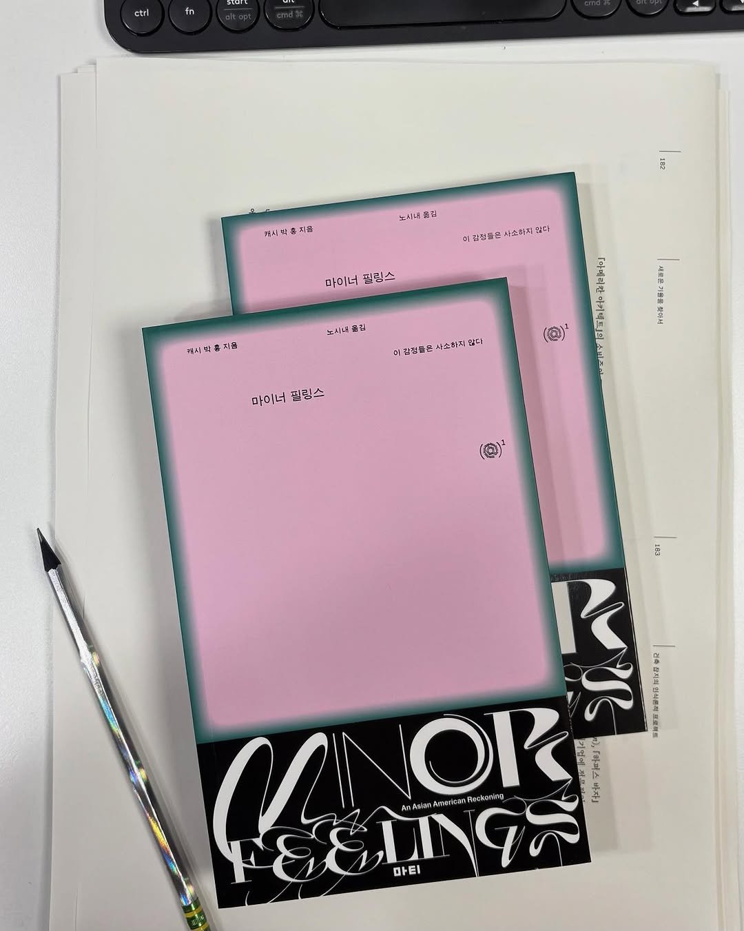 Photo by 도서출판 마티 on November 13, 2025. May be an illustration of ‎diary, tablet, sketch, book, binder, clipboard and ‎text that says '‎ctrl 에시과 日品 노시 3 ۲۸ .감점을은 시스하지 있다 마이너 마이너릴립스 필림스 제사부 개사박까지품 노사의 果六 「마메리란 이간감현은 이소하진 않다 마이너 핀림스 （@） K ১৮ 紅比品 番 글 אוסו REEDDGR CANOR America 野.. ተንደ 古均” 「さす FES 마티‎'‎‎.