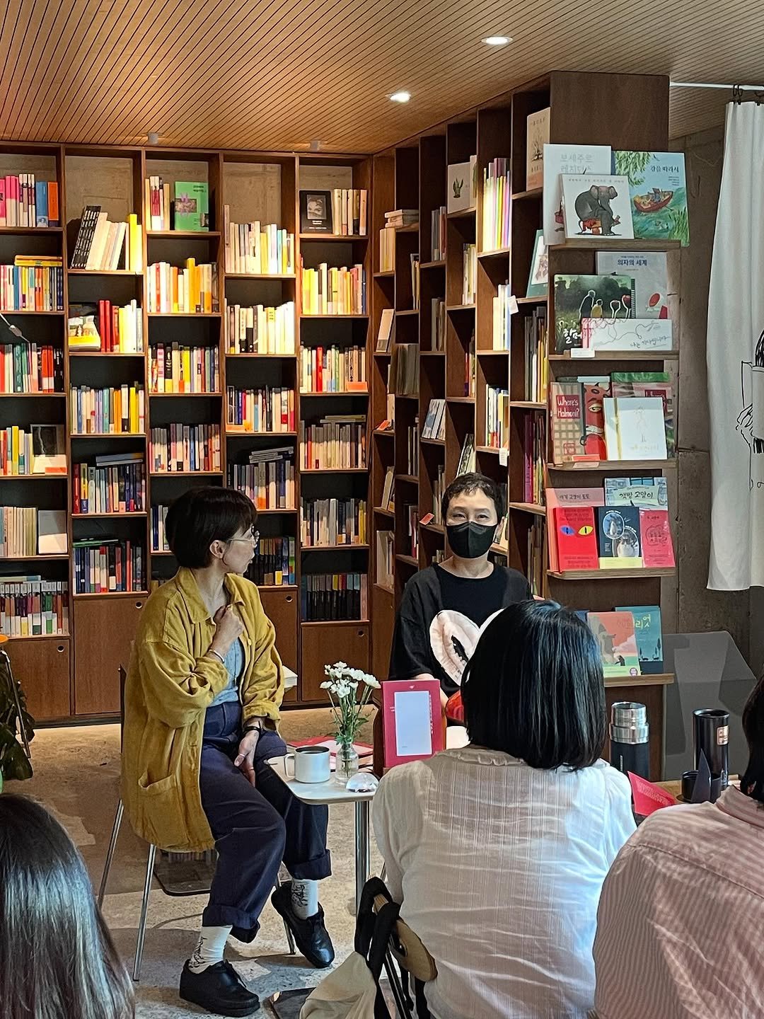 Photo shared by 도서출판 마티 on September 21, 2025 tagging @cherrybooks_2019. May be an image of 5 people, people studying, book and text.