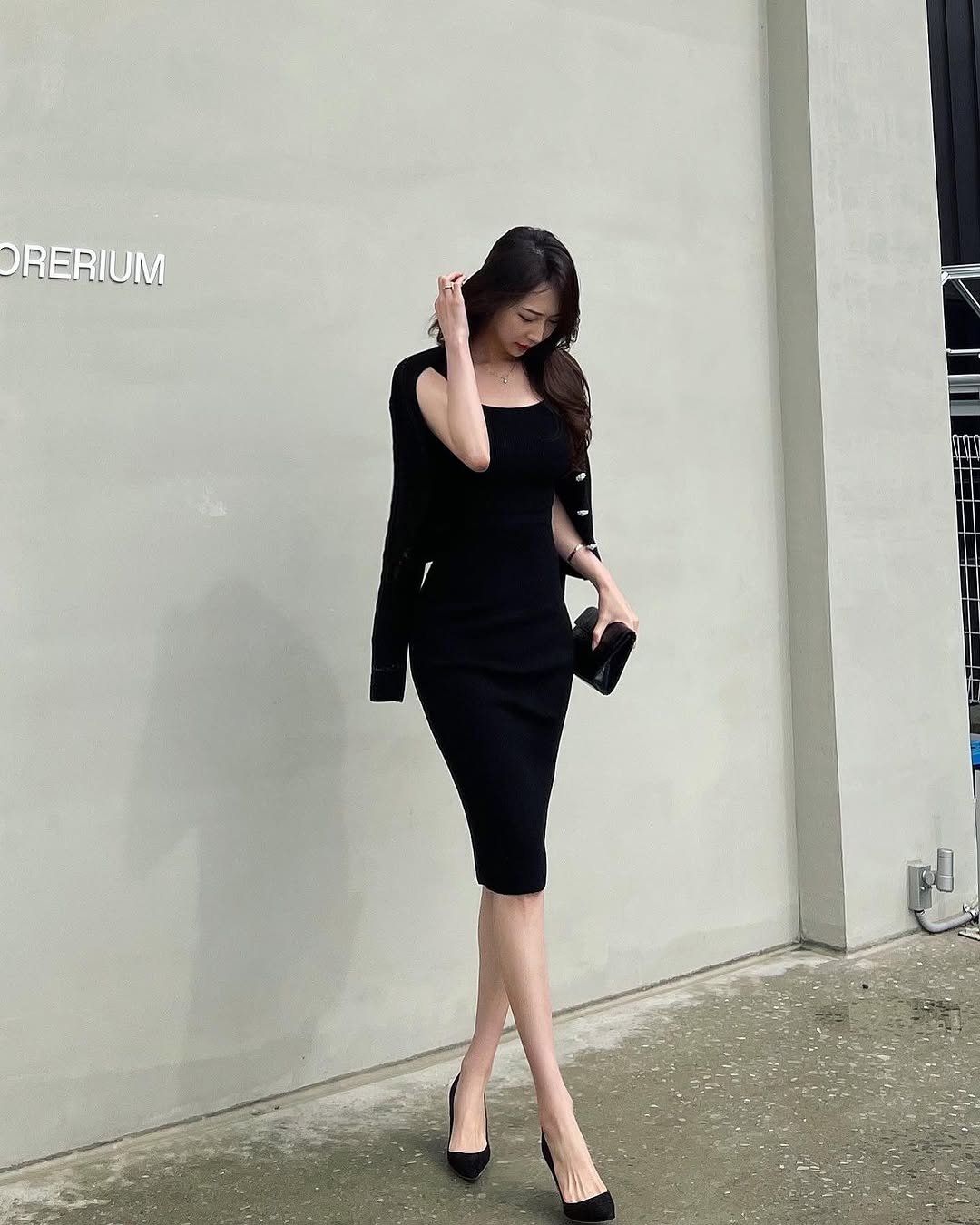 Photo shared by 라뮤제 on September 23, 2025 tagging @matilly_eunji. May be an image of 1 person, blazer, suit, slingback shoes, dress and text.