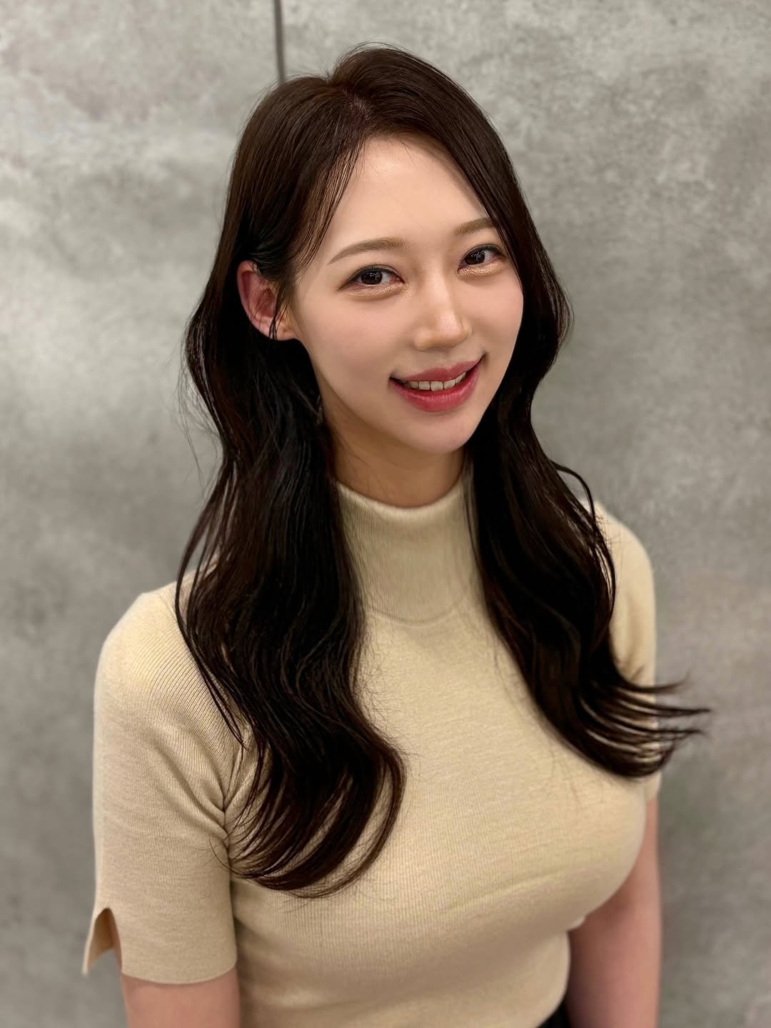 Photo by 은지 on October 18, 2025. May be an image of one or more people and braids.