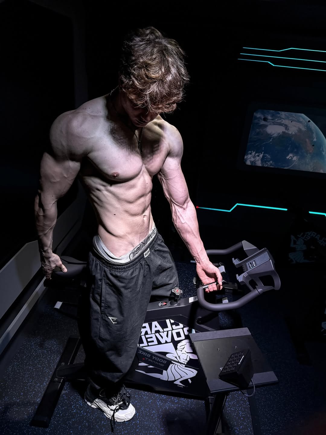 matis.mallie 게시물 이미지: En train de faire mon cardio 🧏‍♂️

#gym...