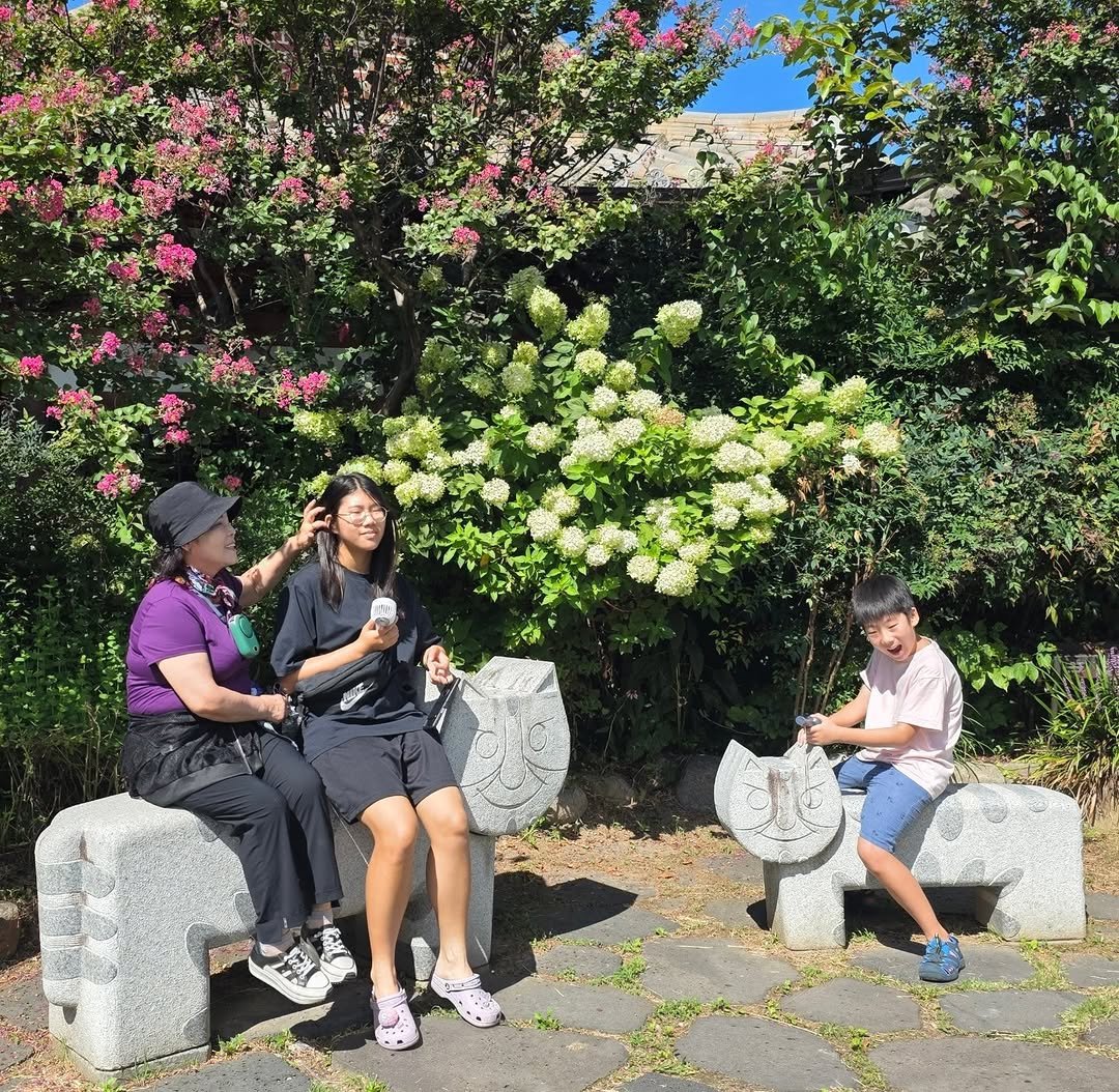 Photo by 소사장소피아 (박혜정) on August 30, 2025. May be an image of 3 people, grave stone and text.