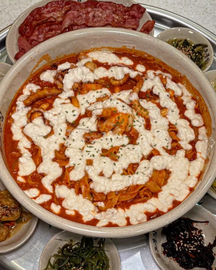 matkook_ 게시물 이미지: 감다살 오봉집 역대급 신메뉴 투움바 칼낙지

와;; 여러분 칼낙지의 투움바 버전이...