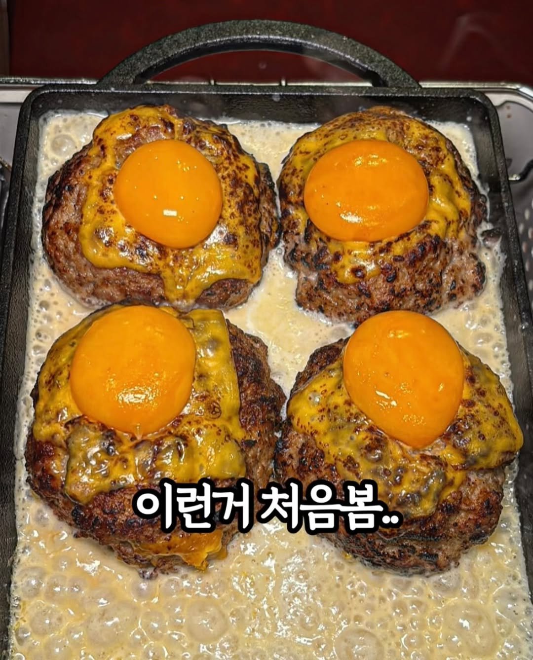 matkook_ 게시물 이미지: 연남동에서 처음보는 함바그 비주얼..!

아니 여기 철판 오븐 함바그 미쳤어요,,...