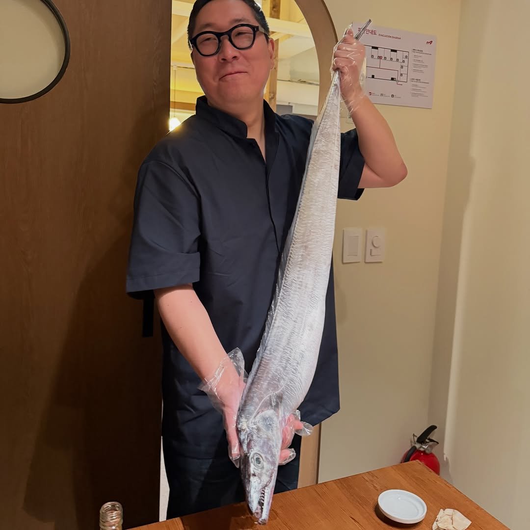 Photo by 맛나뇽 on December 16, 2025. May be an image of fish, fillet and text.