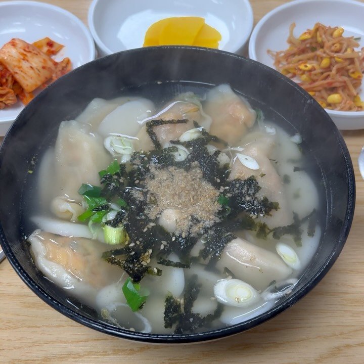 matnanyong 게시물 이미지: 제천 #옥전만두국 

제천가면 드셔보세요 옛날 김치만두 쫄깃한 피에
아삭아삭 씹히는...