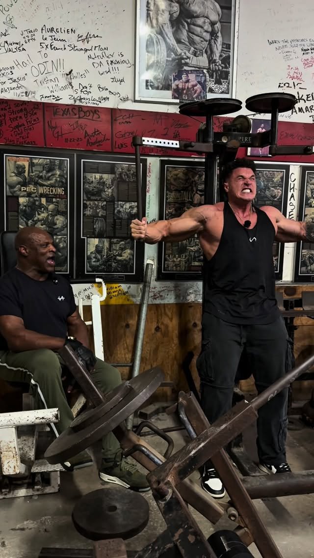mattgreggo 게시물 이미지: Training with the goat @ronniecoleman8 at...