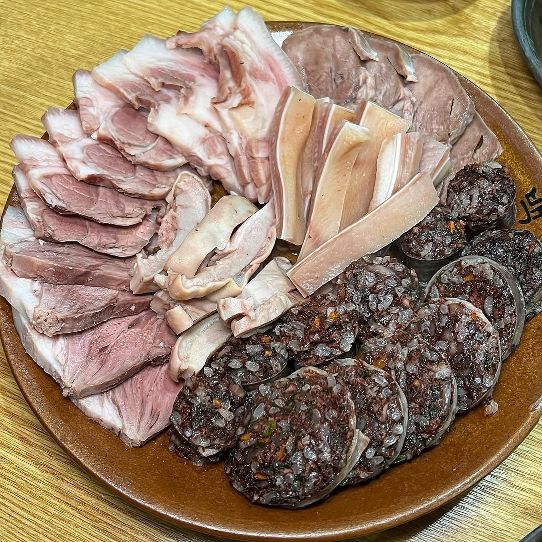 matzip_spoiler_ 게시물 이미지: 30년 전통 인생순대국이다
대창 왕순대와 모둠고기로 유명한 #백암왕순대 

간단히...