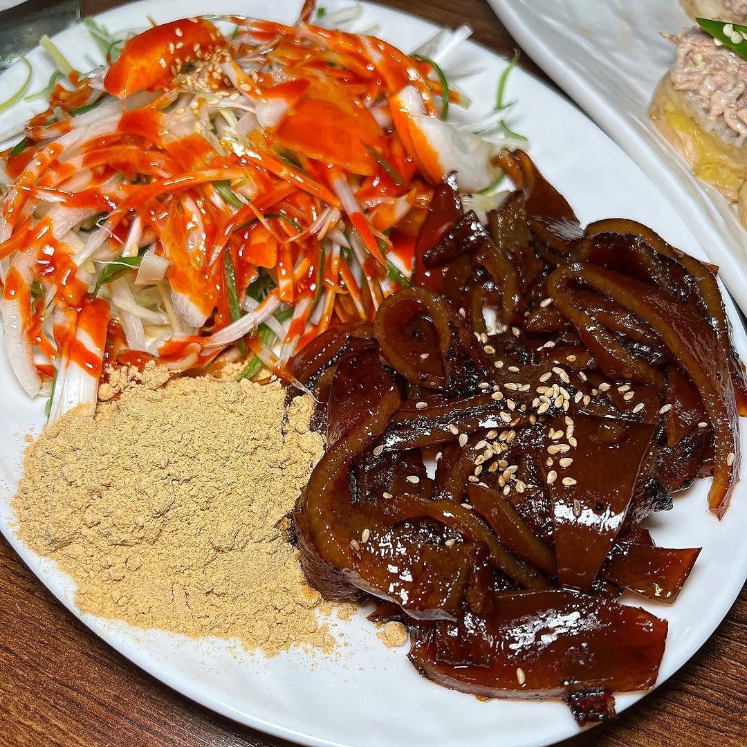 Photo by 맛집 스포일러 - 윤쌤 | 먹스타그램 on October 21, 2025. May be an image of steak and text.