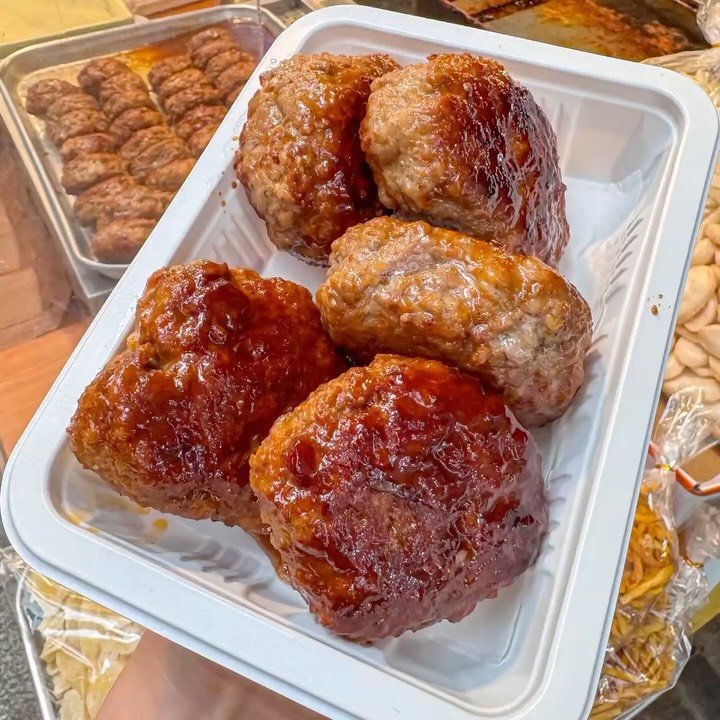 matzip_spoiler_ 게시물 이미지: 내 마음속 1등 시장떡갈비다
가격도 맛도 착한 암사시장 #촌놈떡갈비 

암사시장에서...