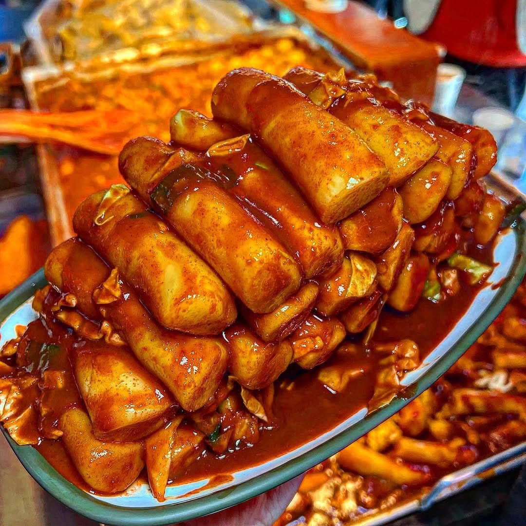 Photo by 맛집 스포일러 - 윤쌤 | 먹스타그램 on August 17, 2025. May be an image of sauce and text.