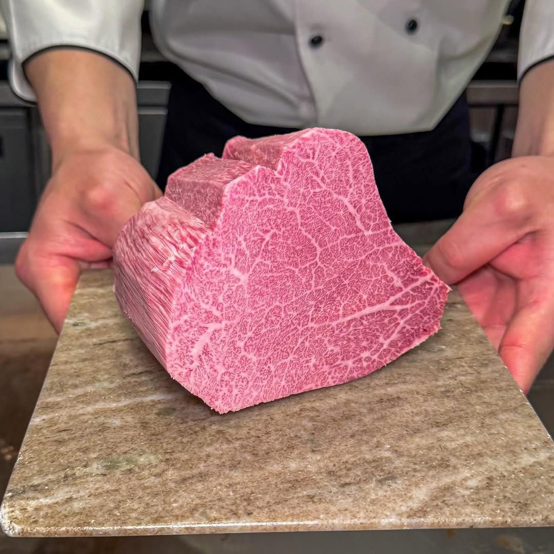 Photo by 스포일러 on April 16, 2026. May be an image of steak, fillet, beef and text.