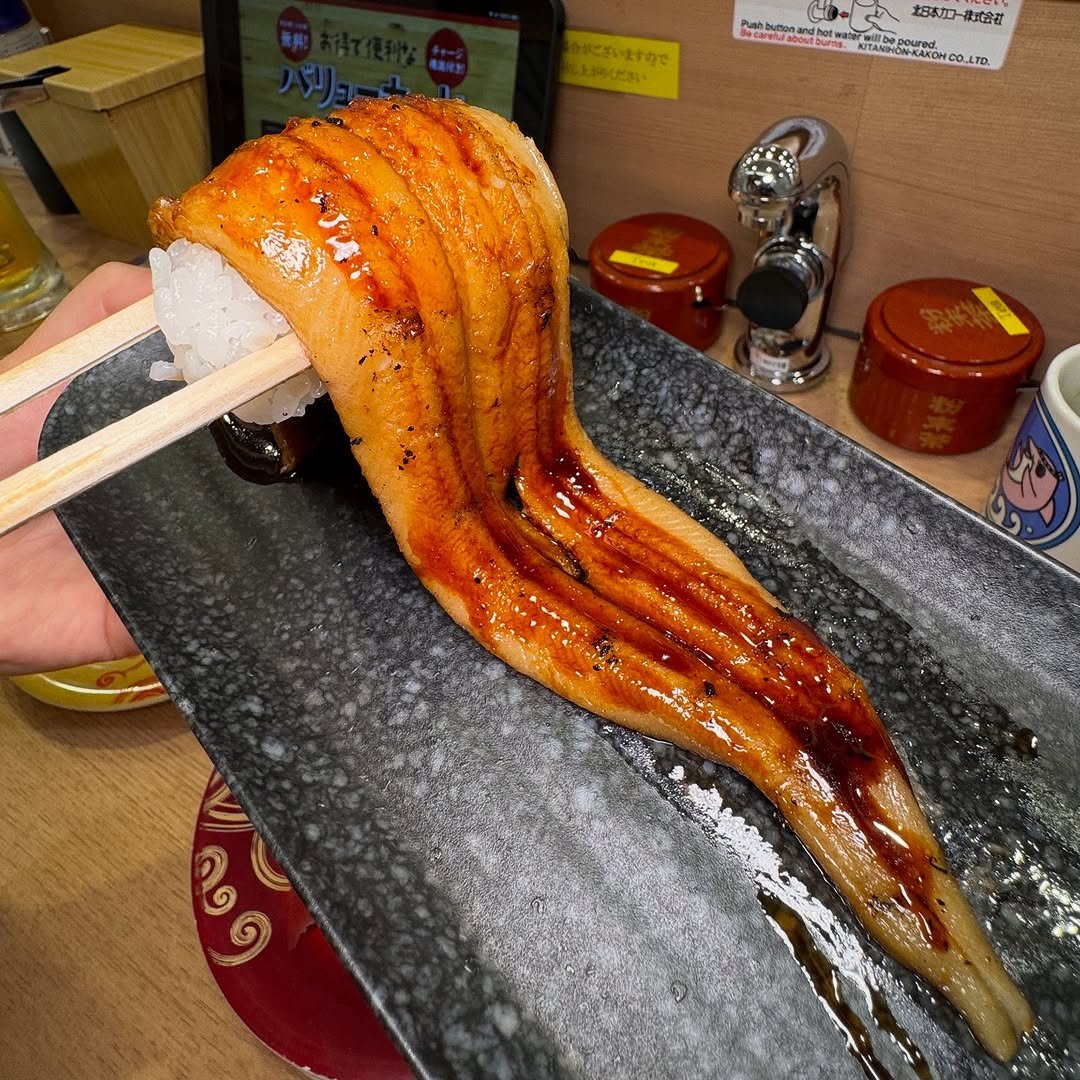 Photo by 맛집 스포일러 - 윤쌤 | 먹스타그램 on October 15, 2025. May be an image of octopus, sushi and text.