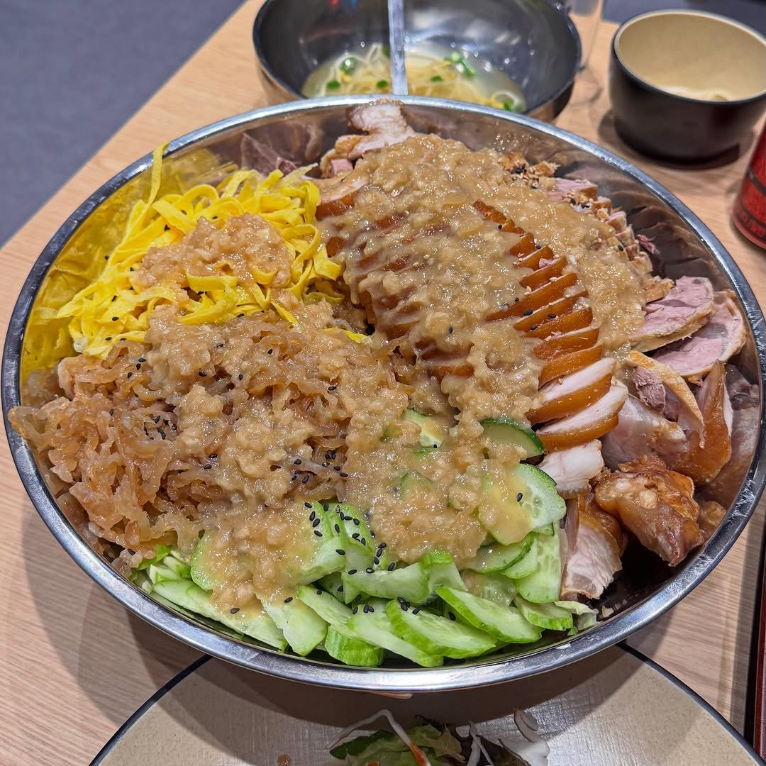 matzip_spoiler_ 게시물 이미지: 올여름 에어컨이 필요없는 시원한 냉채족발이다
족발이란 어떤것인지 보여주는...