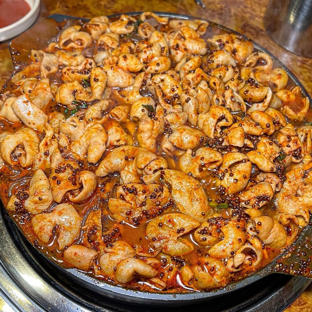 Photo by 맛집 스포일러 - 윤쌤 | 먹스타그램 on February 08, 2026. May be an image of sauce and text.