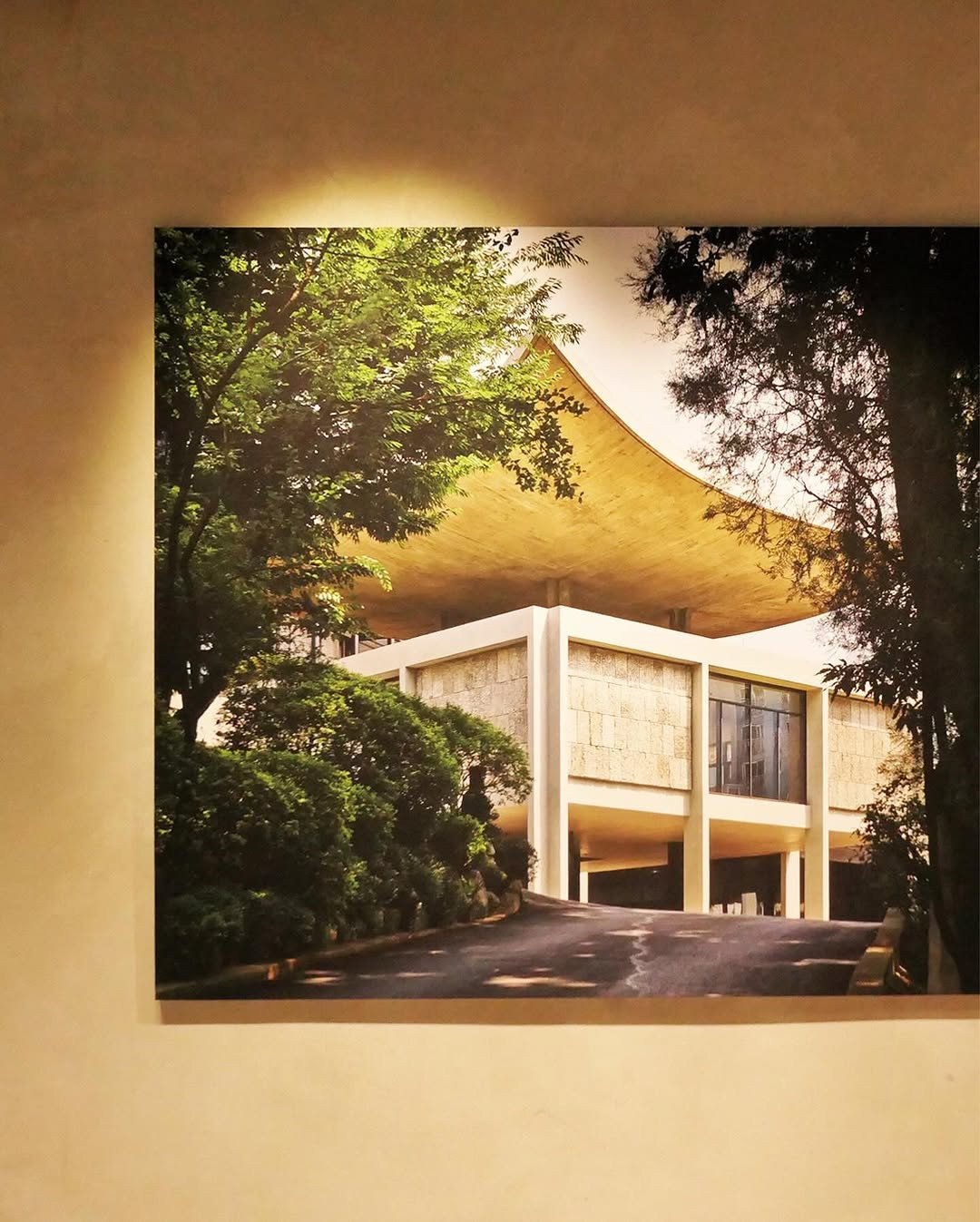 Photo by 마음산책 on November 10, 2025. May be an image of buildings and text.