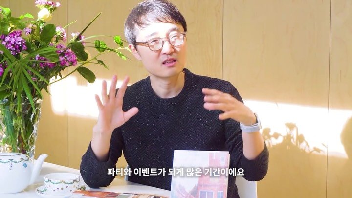 maumsanchaek 게시물 이미지: 유럽 미술관 그랜드투어
—
김슬기 저자님 얼굴에 햇살 가득.
촬영하며 미술관...