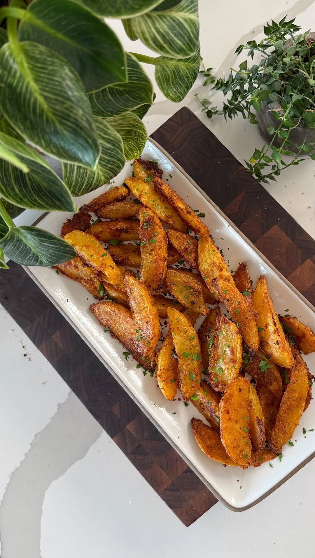 maxiskitchen 게시물 이미지: Crispy potato wedges✨

My debut cookbook is...