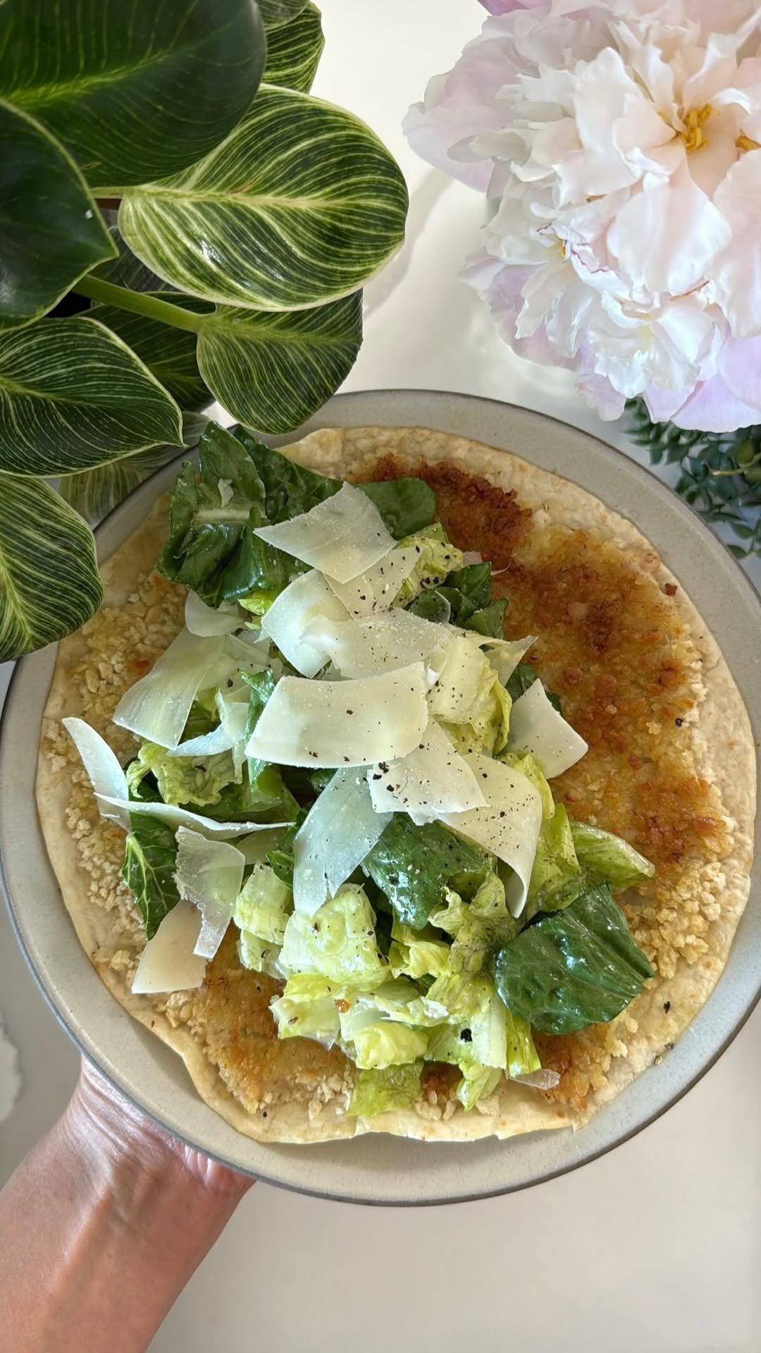 maxiskitchen 게시물 이미지: Crispy chicken caesar wrap✨

My debut cookbook...