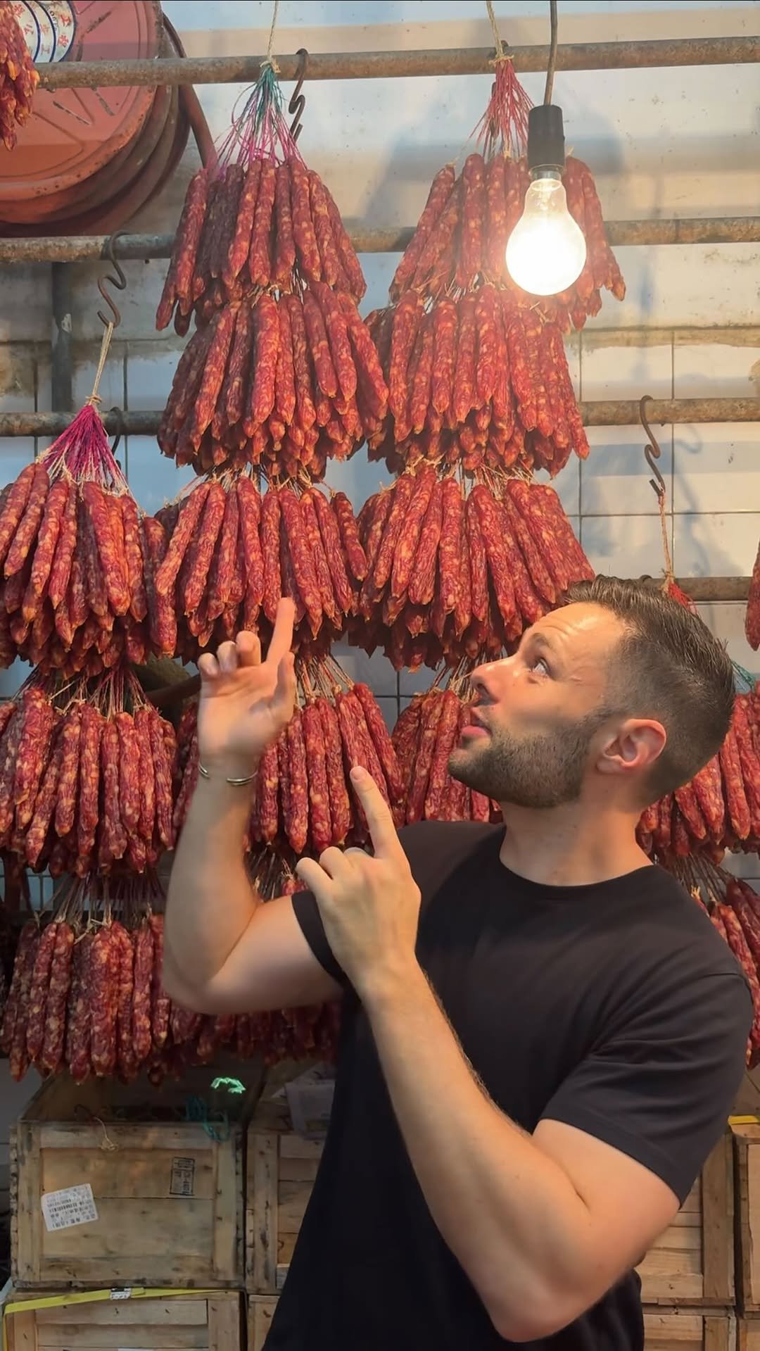 maxthemeatguy 게시물 이미지: Inside a Chinese Sausage Shop

When he pulled...