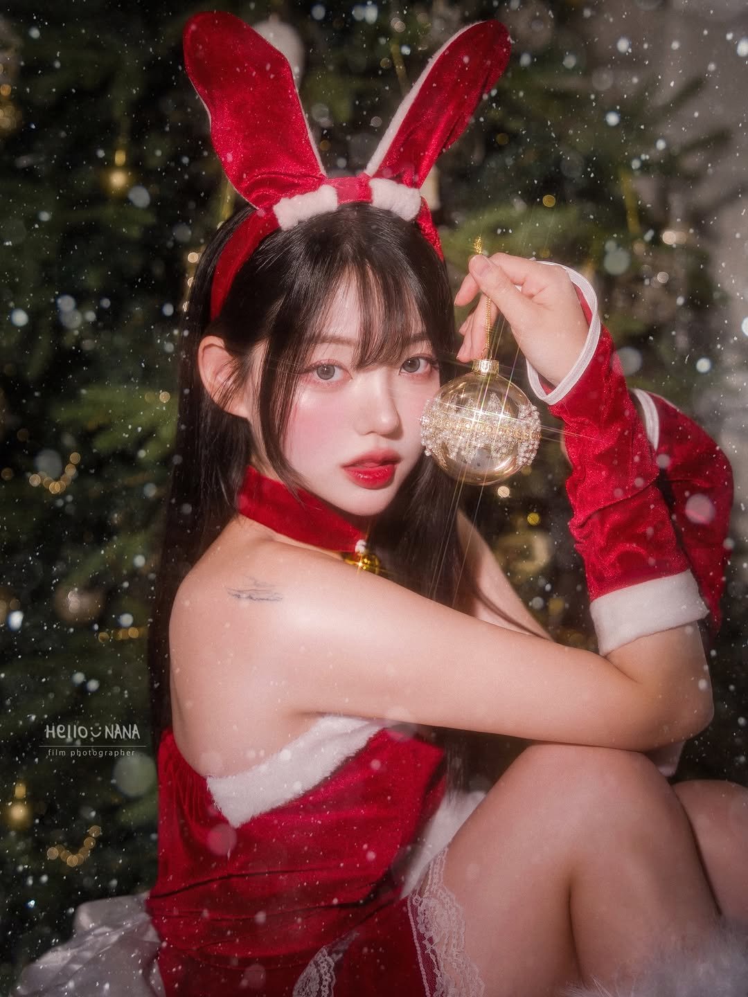 Photo shared by 메이뮤 on December 24, 2025 tagging @_hello_nana_, and @may._.mew.