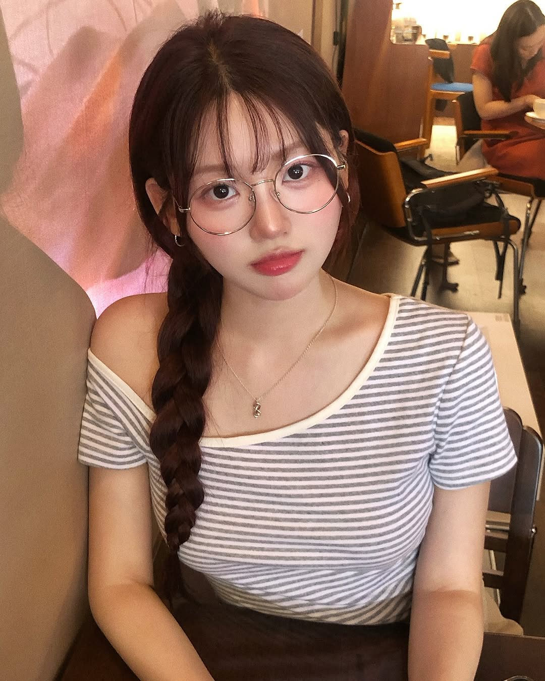Photo by 메이뮤 maymew on May 20, 2025. May be an image of 1 person, braids, eyeglasses and text.