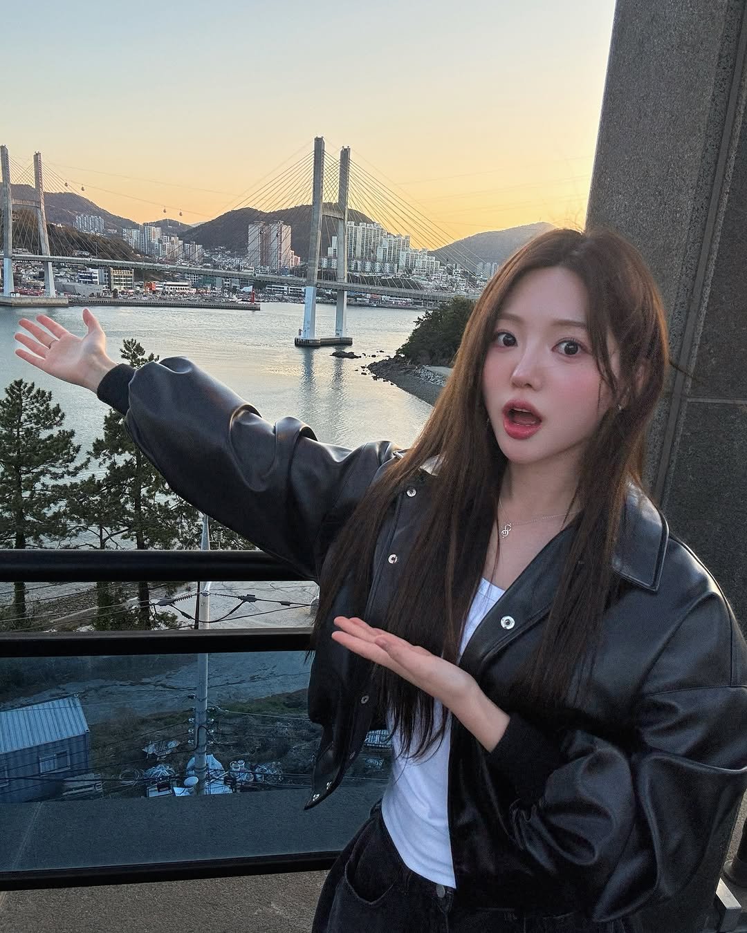 Photo shared by 메이뮤 maymew on April 18, 2025 tagging @sunhill_pension. May be an image of 1 person and text.