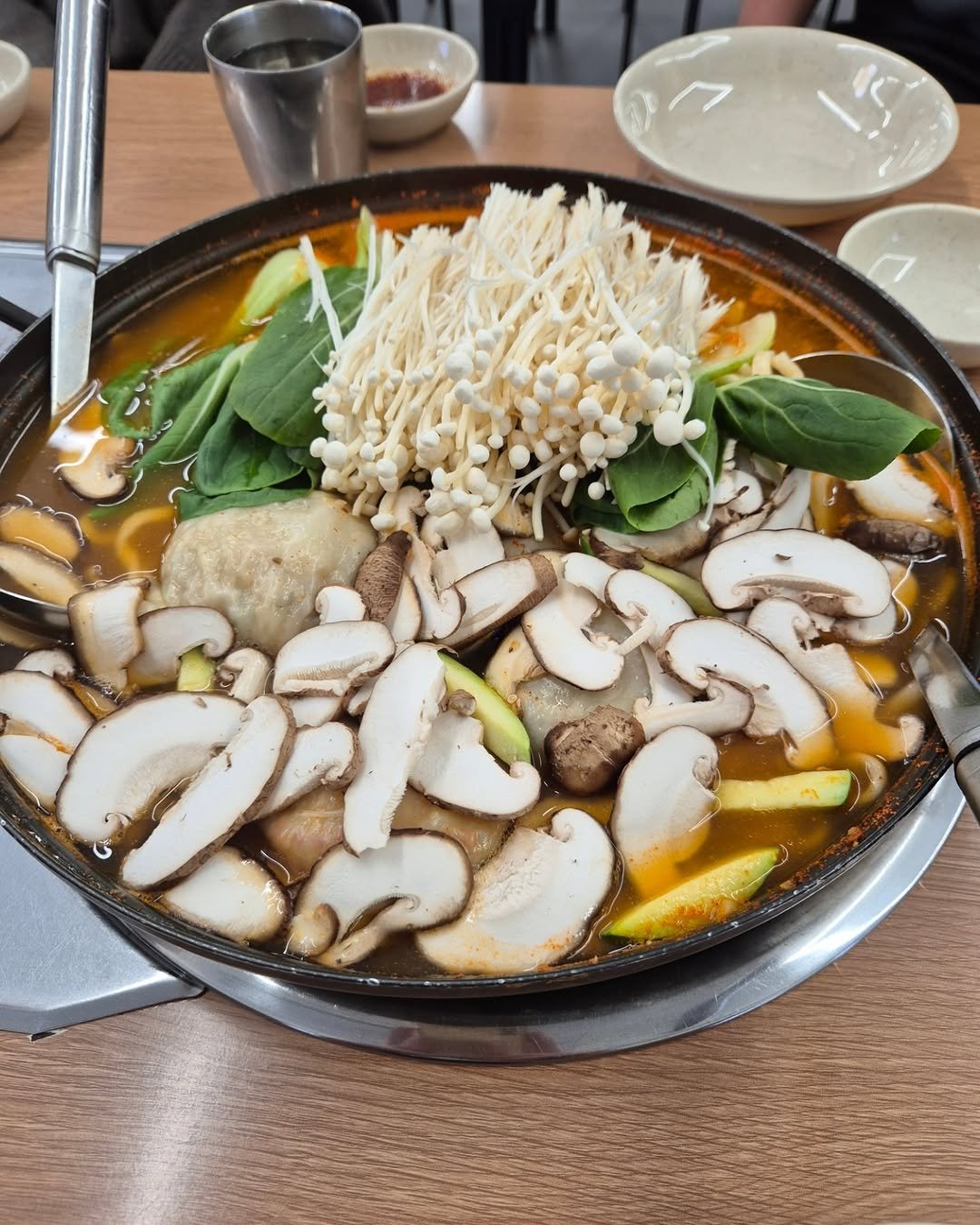 Photo by 성식영 on June 14, 2025. May be an image of tofu, ramen, hot pot, stew, vegetable, pot and text.