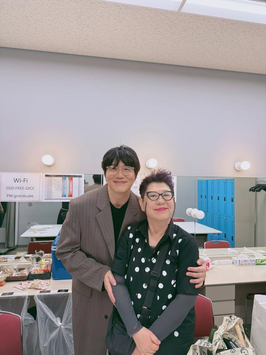 Photo by 성식영 on October 12, 2025. May be an image of one or more people, eyeglasses and text.