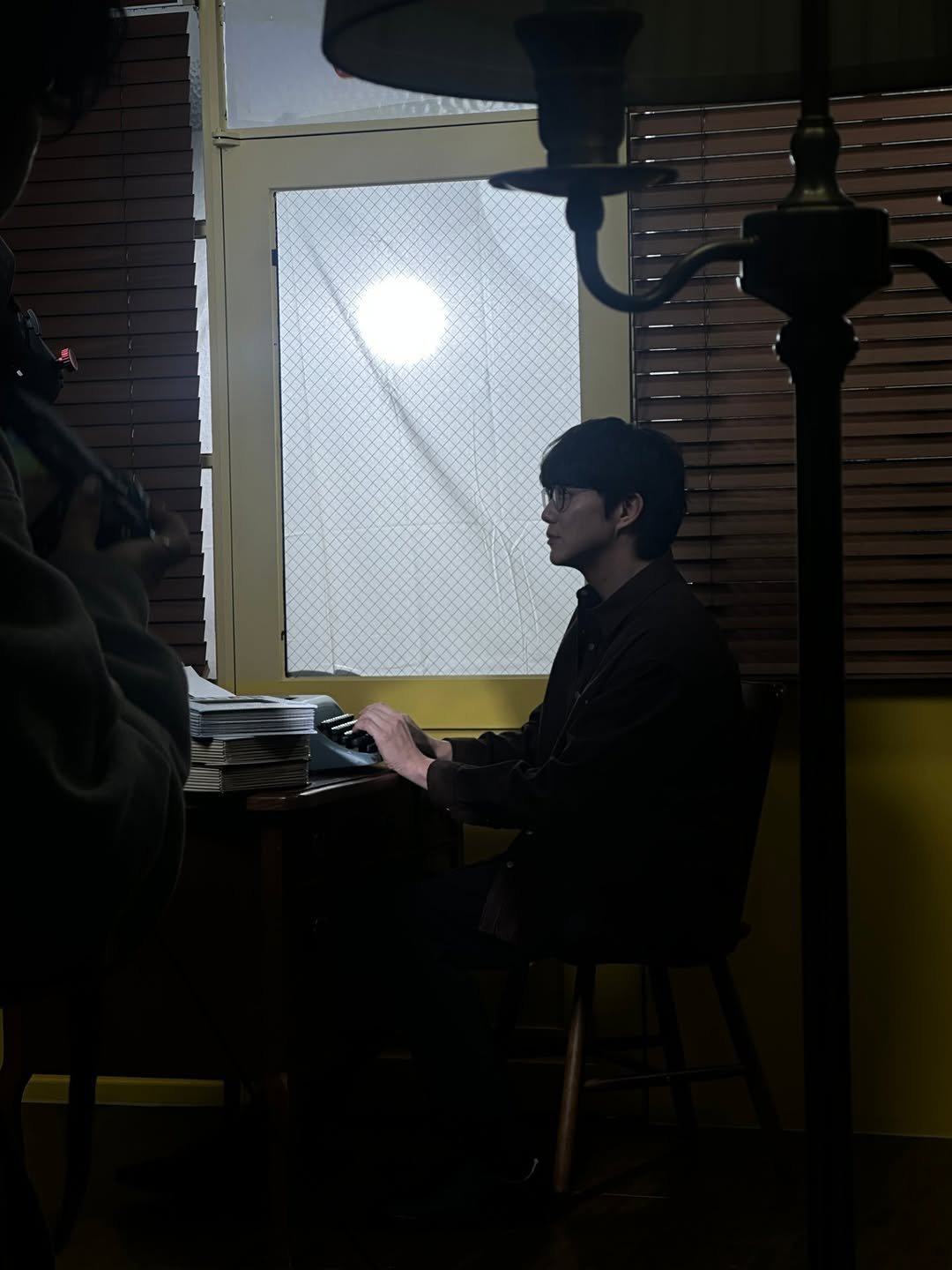Photo by 성식영 on January 30, 2026. May be an image of studying, lighting, tripod, camera and text.