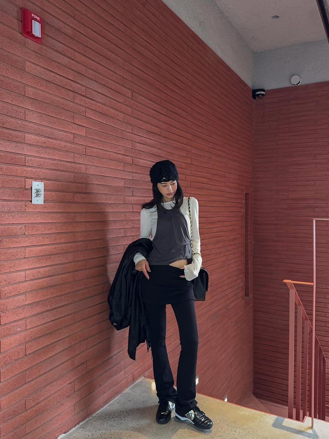 Photo by 메이메이 / maymay on September 29, 2025. May be an image of 1 person, overcoat, wingtip shoes, cloak, turtleneck and text.