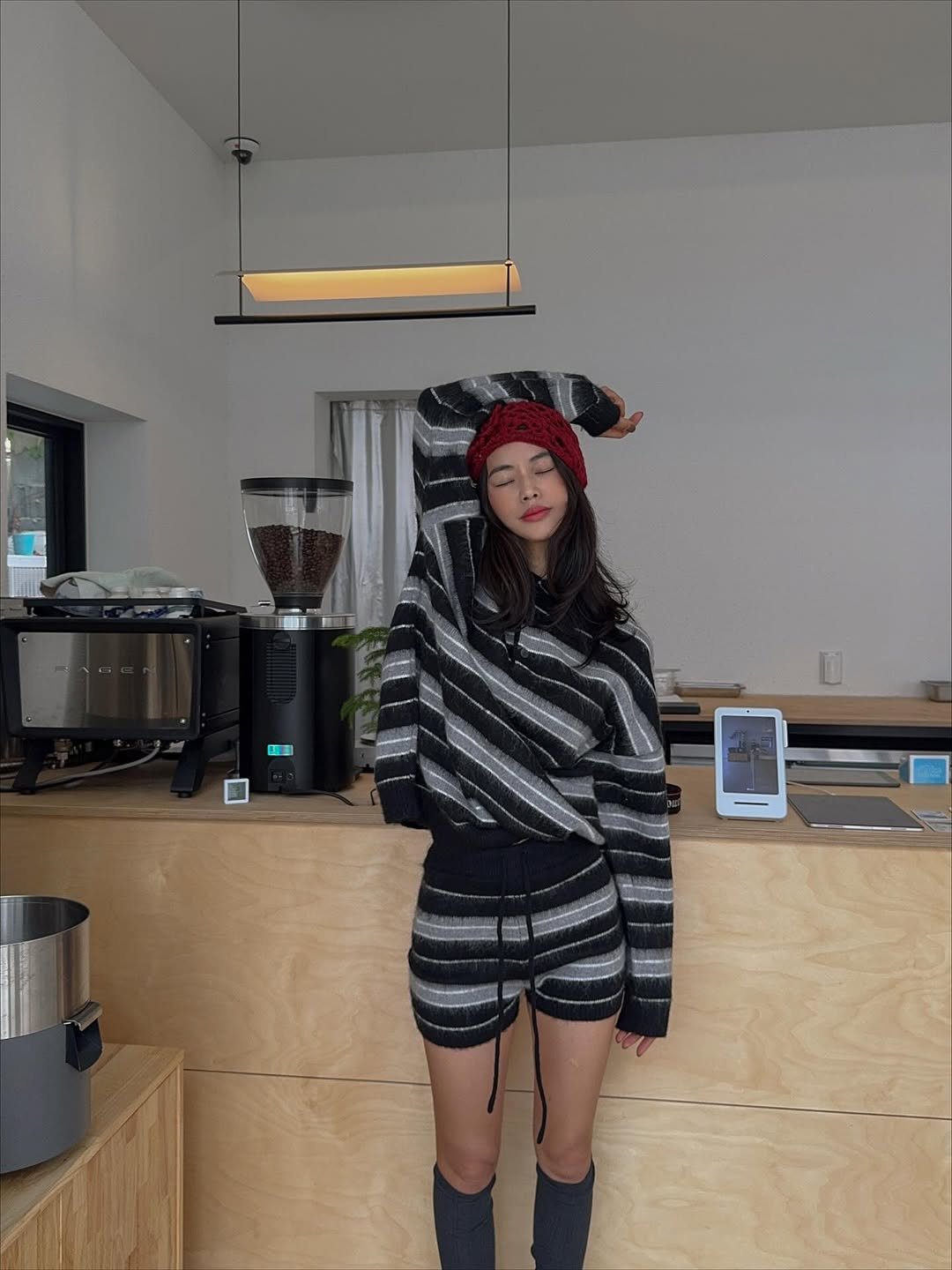 Photo by 메이메이 / maymay on November 06, 2025. May be an image of sweater, beret, knit, bath robe, headscarf, coffee maker, cornflower and text.