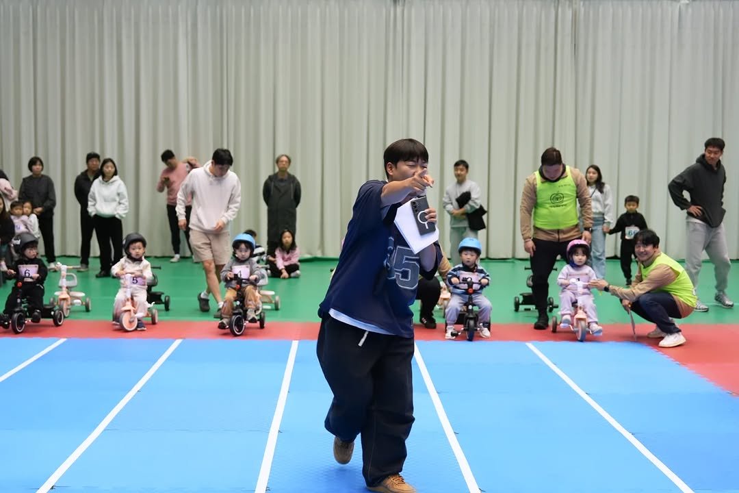 Photo by MC성민 (MC 사회자) on November 09, 2025. May be an image of martial arts, belt, costume and text.