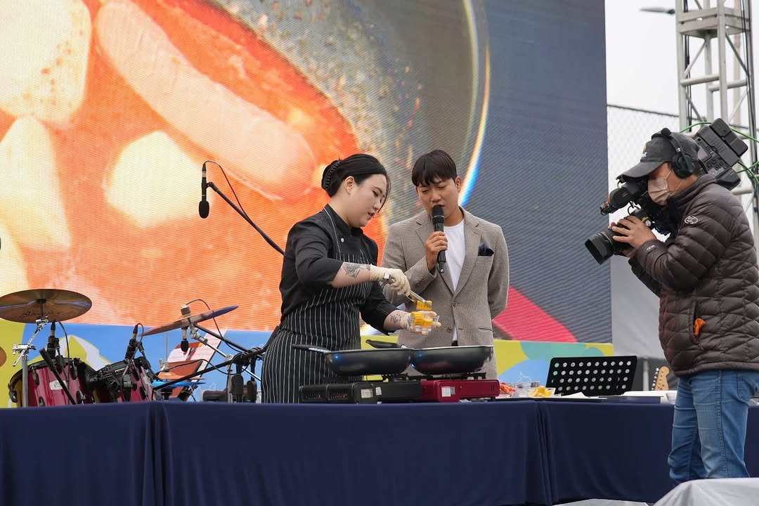 Photo by MC성민 (MC 사회자) on November 05, 2025. May be an image of one or more people, speaker, microphone, concert and text.