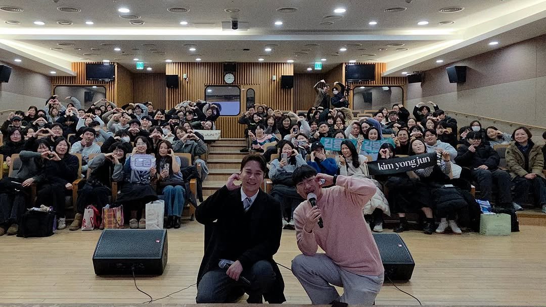 Photo by MC성민 (MC 사회자) on February 18, 2026. May be an image of one or more people, clarinet, violin, crowd and text.