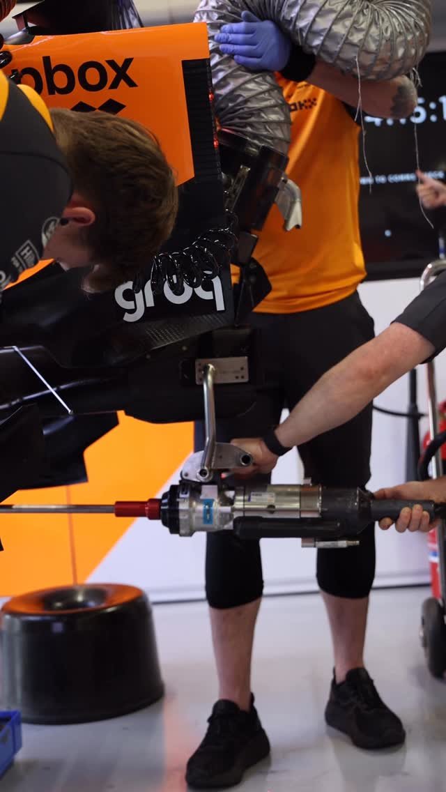 mclaren 게시물 이미지: Firing up for a busy weekend 🤩🎶

#McLaren