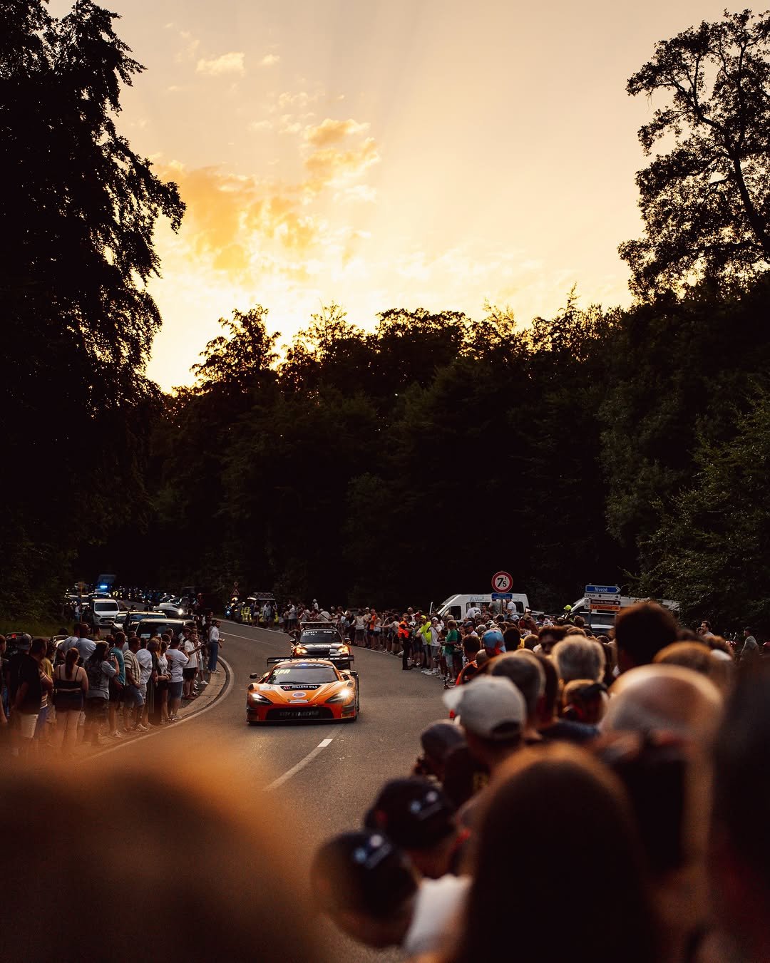 mclarenauto 게시물 이미지: From the circuit to the streets.
 
The iconic...