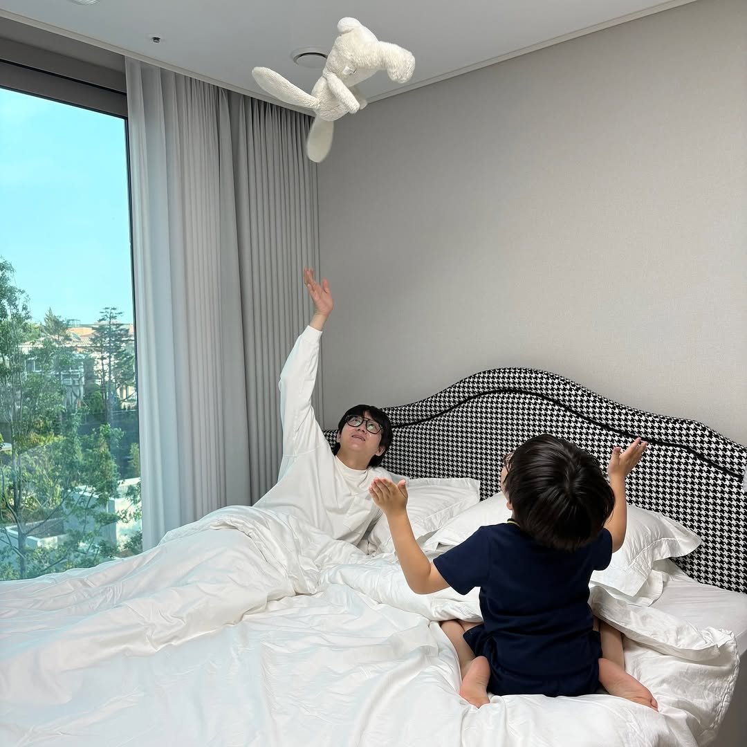 Photo shared by 이용진 on May 26, 2025 tagging @simmonskorea.