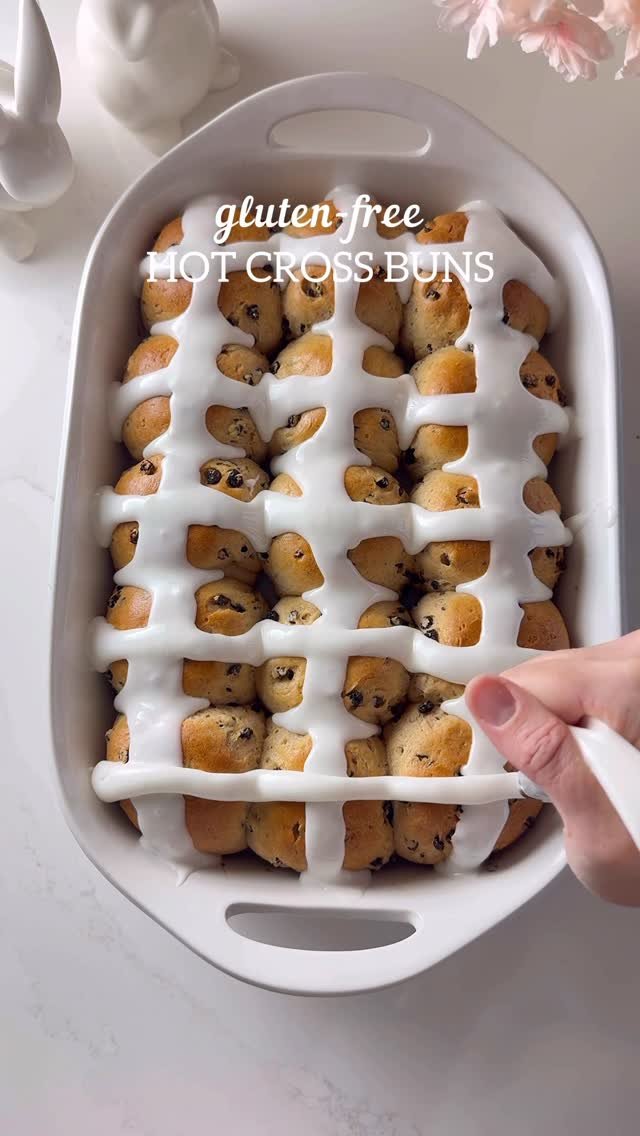 meaningfuleats 게시물 이미지: Gluten-Free Hot Cross Buns! Type “RECIPE” in...