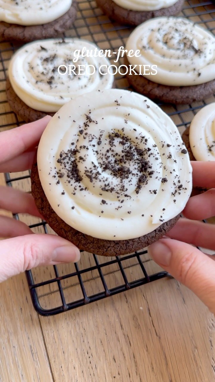 meaningfuleats 게시물 이미지: Gluten-Free Oreo Crumbl Cookies! Type “RECIPE”...