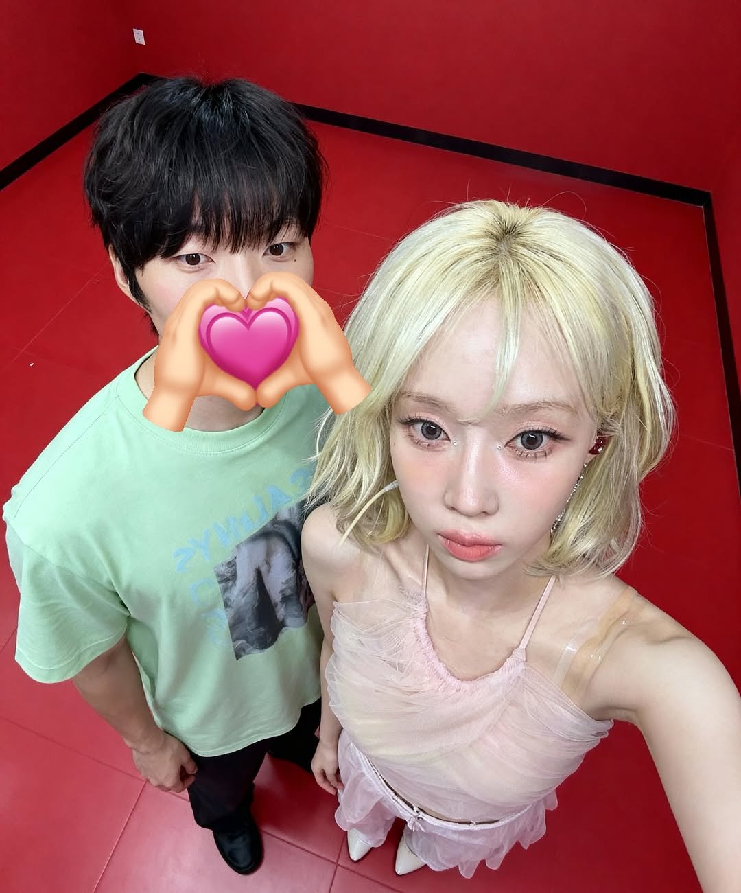 Photo shared by 옷미새 미홀 on September 24, 2025 tagging @imwinter. May be an image of 2 people, hair, top and text.