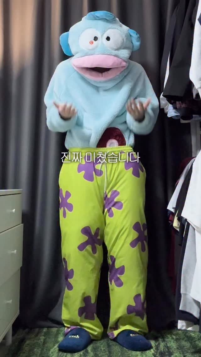 mehaal_fashion 게시물 이미지: 진짜 놀라운 요즘 중딩들 패션 ㅋㅋ;

174/70

*코디 정보는 프로필 링크...