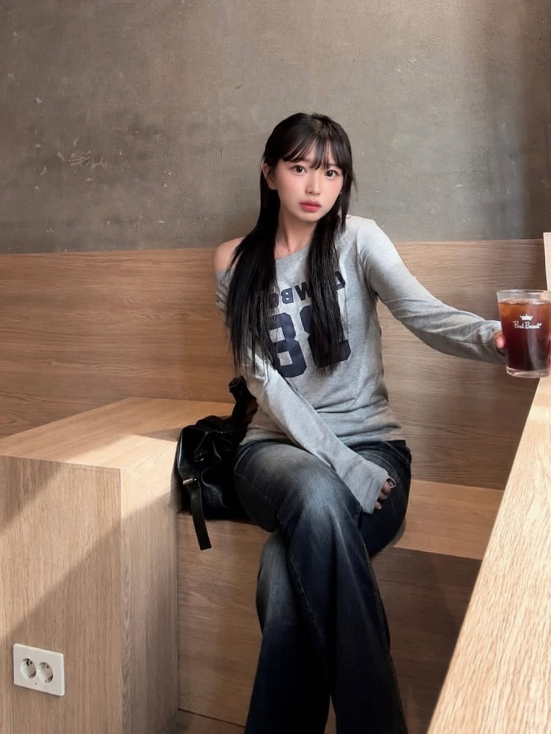 meihani_36 게시물 이미지: 나 요즘 회색에 빠진 것 같아..🩶