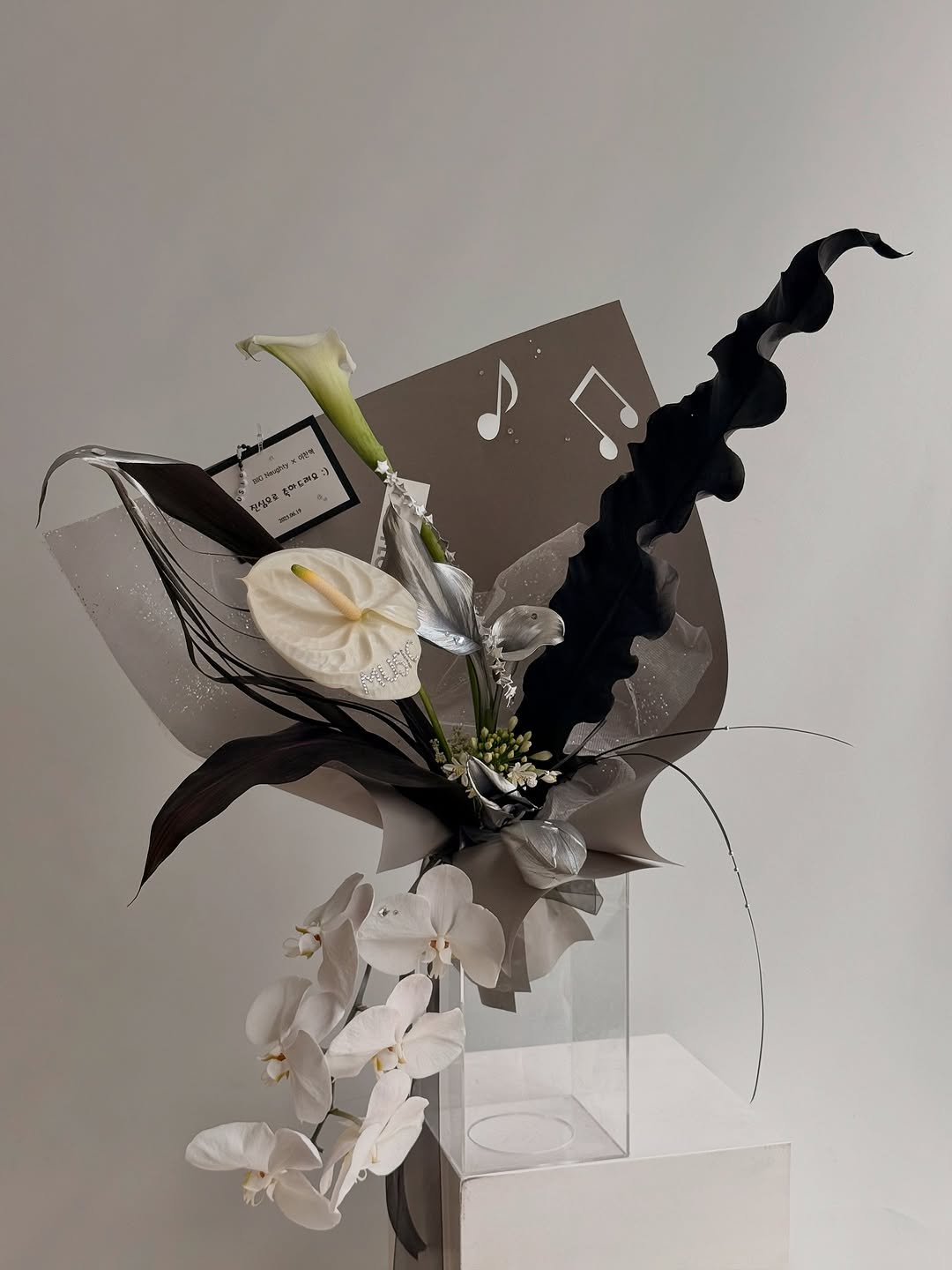 Photo by Just sunny on July 02, 2025. May be an image of flower arrangement and lily.