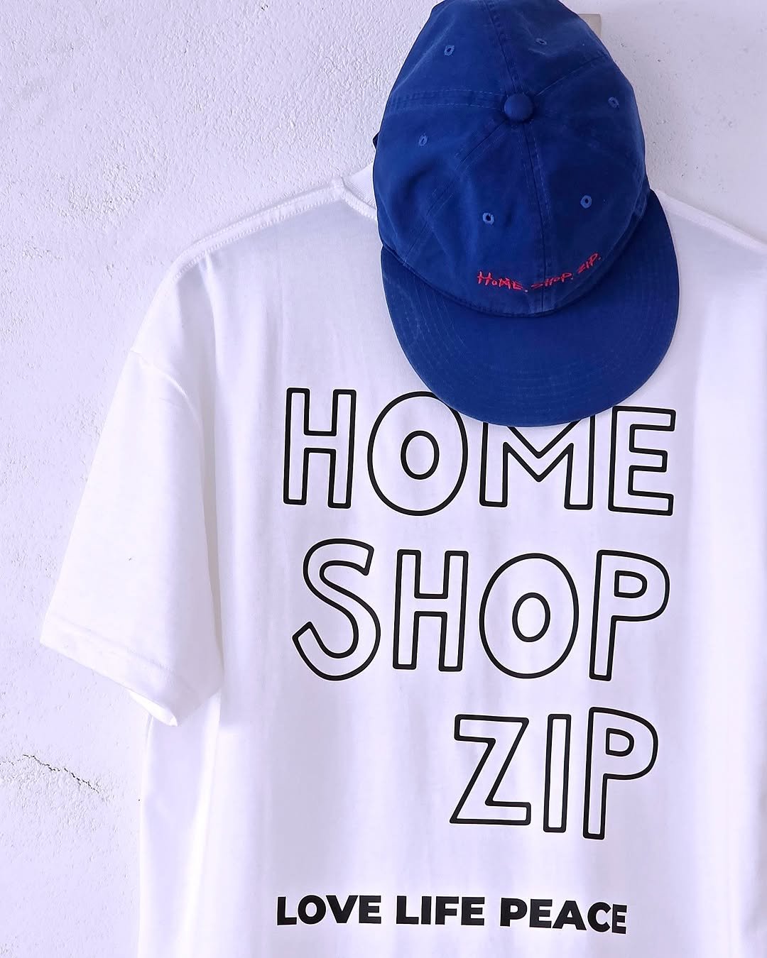 Photo shared by 서 은아 on August 30, 2025 tagging @home.shop.zip_kr. May be an image of hat and text that says 'HOME HOME SHOP ZIP LOVE LIFE LOVELIFEPEACE PEACE'.