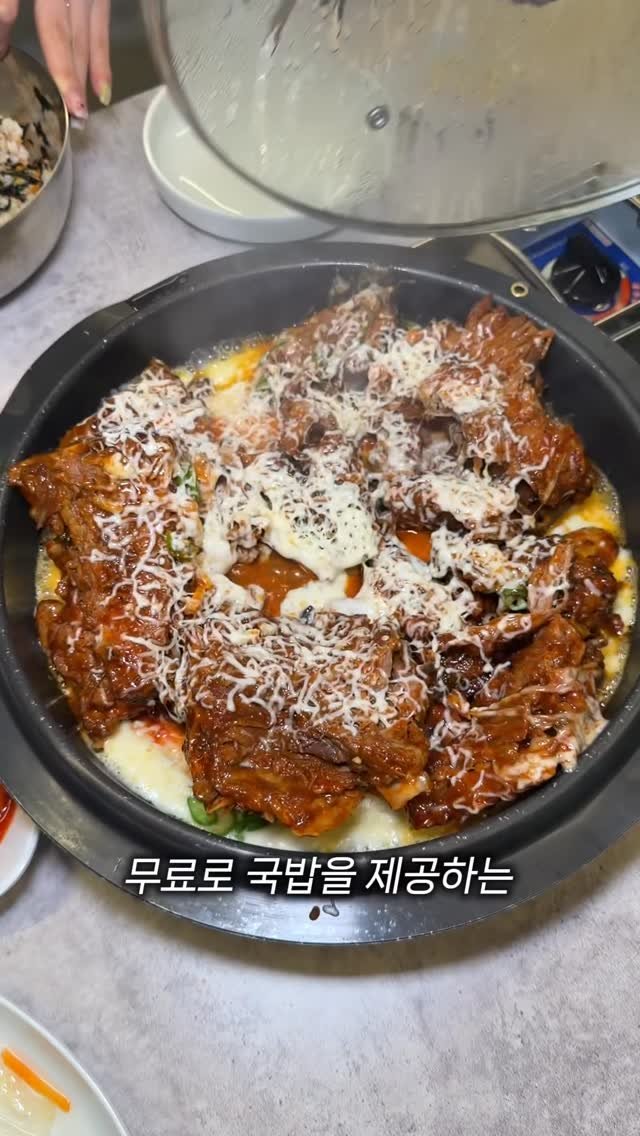 meokdoong 게시물 이미지: 불경기 속 보기드문 감자탕집

국가유공자 및 박스수거하는분들
국밥 무료 제공해주는...