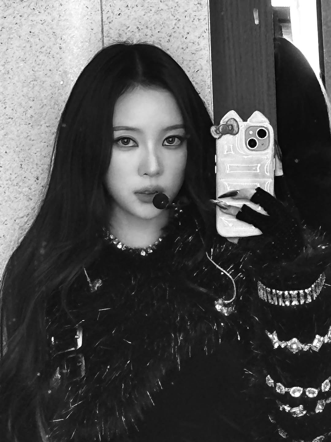 Photo by MEOVV on December 27, 2025. May be an image of one or more people, hair, goosedown coat, top and text.