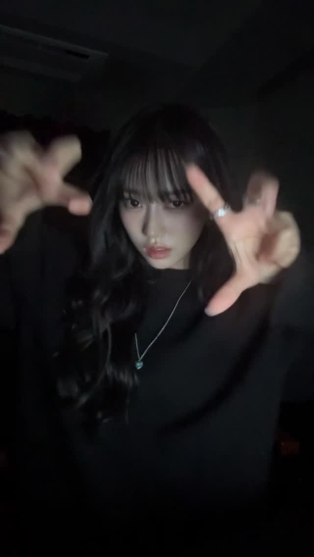 meovv 게시물 이미지: 🐈‍⬛🩵

#MEOVV #미야오 #SOOIN #수인
#THEBLACKLABEL