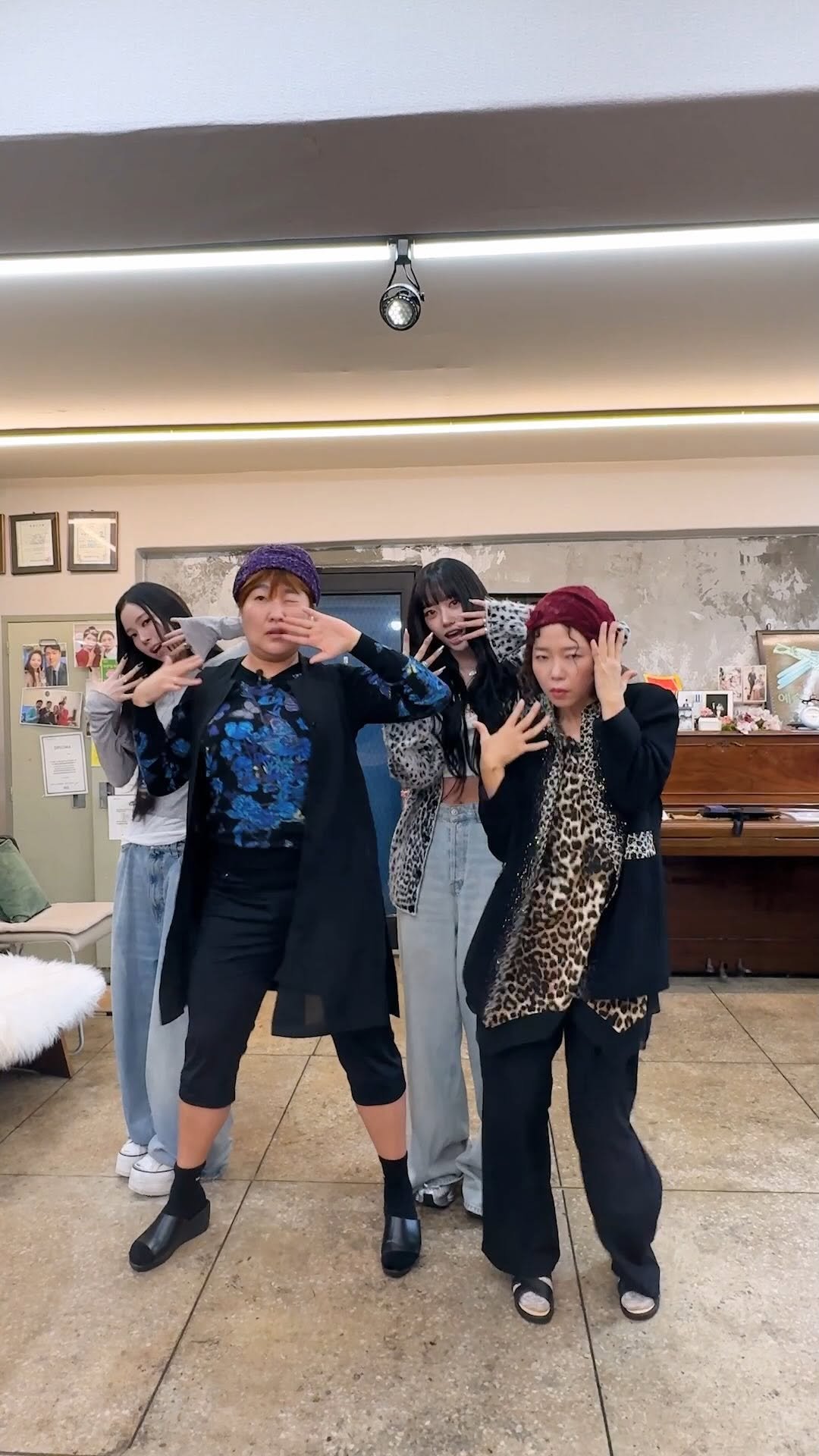 meovv 게시물 이미지: 🔥BURNING UP with #핫이슈지 💇‍♀️

#MEOVV #미야오...