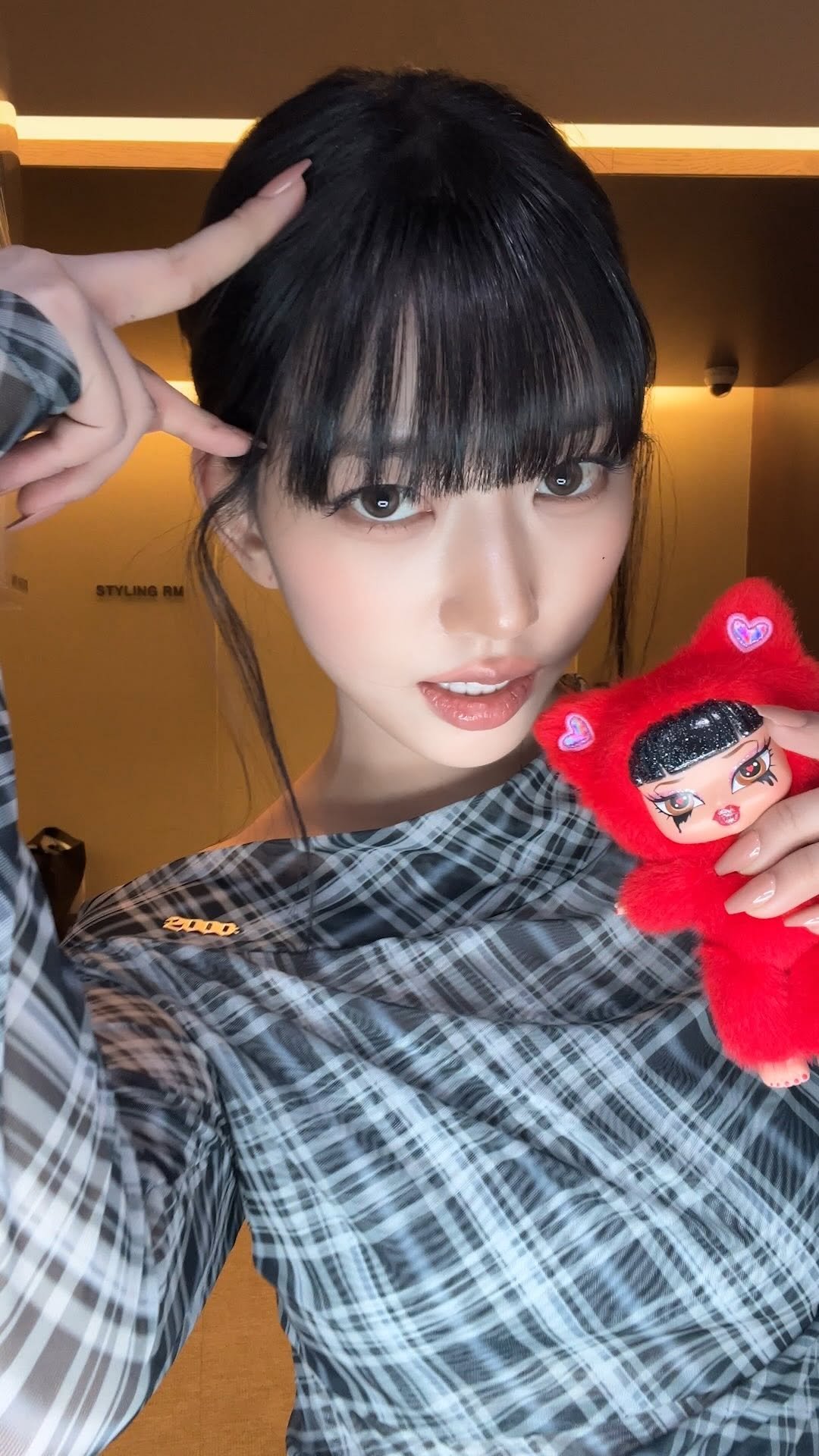 meovv 게시물 이미지: 𝓗𝓪𝓹𝓹𝔂 𝓥𝓪𝓵𝓮𝓷𝓽𝓲𝓷𝓮’𝓼 𝓓𝓪𝔂 

#MEOVV #미야오 #Bratz...